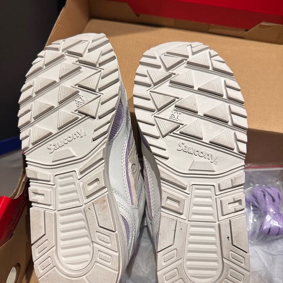 NIB Saucony Shadow White & Purple sneakers New in Box NIB 7.5 - Picture 5 of 5